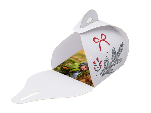 Adventskalender zum Selbstbefüllen mit weihnachtlichem Design, Tannenzweigen und Foto eines Kindes im Winter.