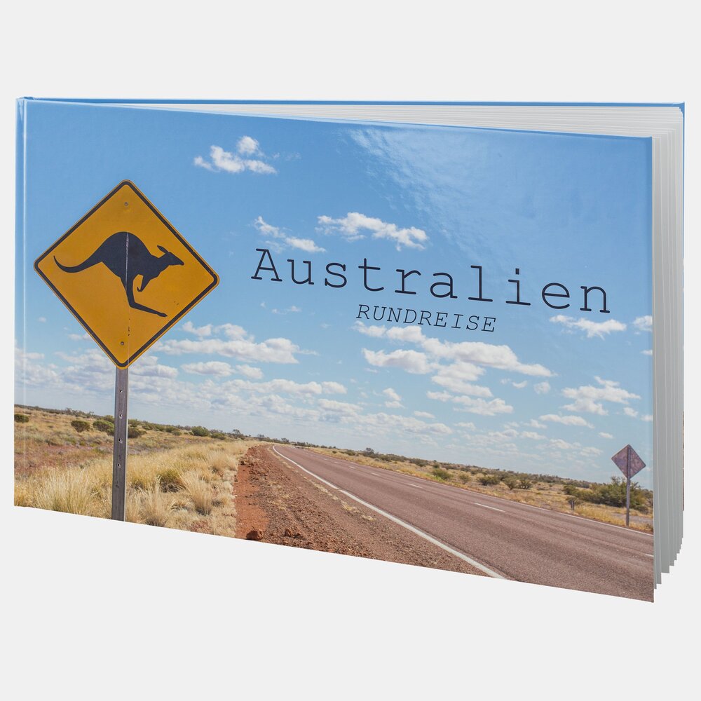 Das RUCK ZUCK Fotobuch® zeigt das Cover einer Australien Rundreise mit Känguru-Verkehrsschild in Outback-Landschaft.