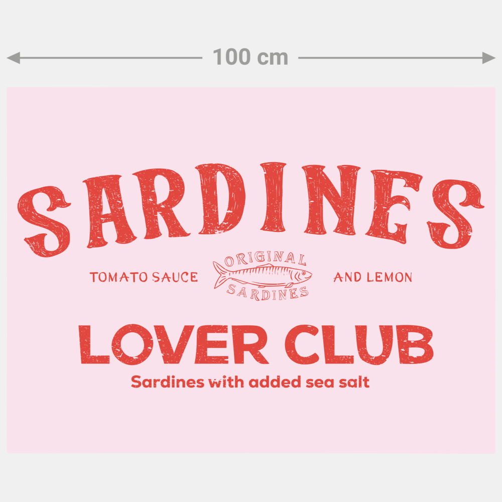 HD Metal Print 75x100 cm mit rosa Hintergrund und rotem Schriftzug „Sardines Lover Club“, Breite durch Pfeile markiert.